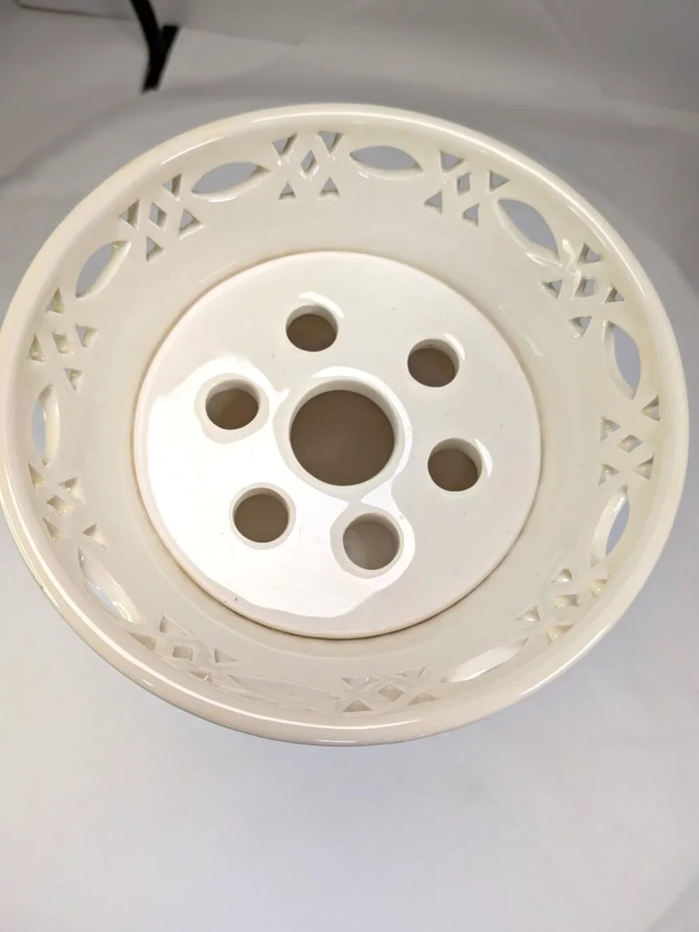 VTG Mid-Century White Ribbed Pedestal Vase w Integrated Flower Frog & Lattice